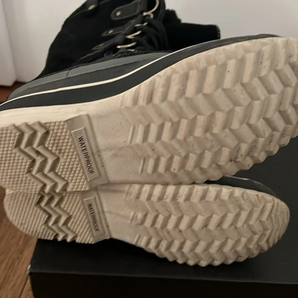 Sorel boots - Picture 4 of 4